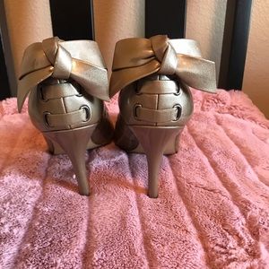 👠2/$20👠 Heels with bows